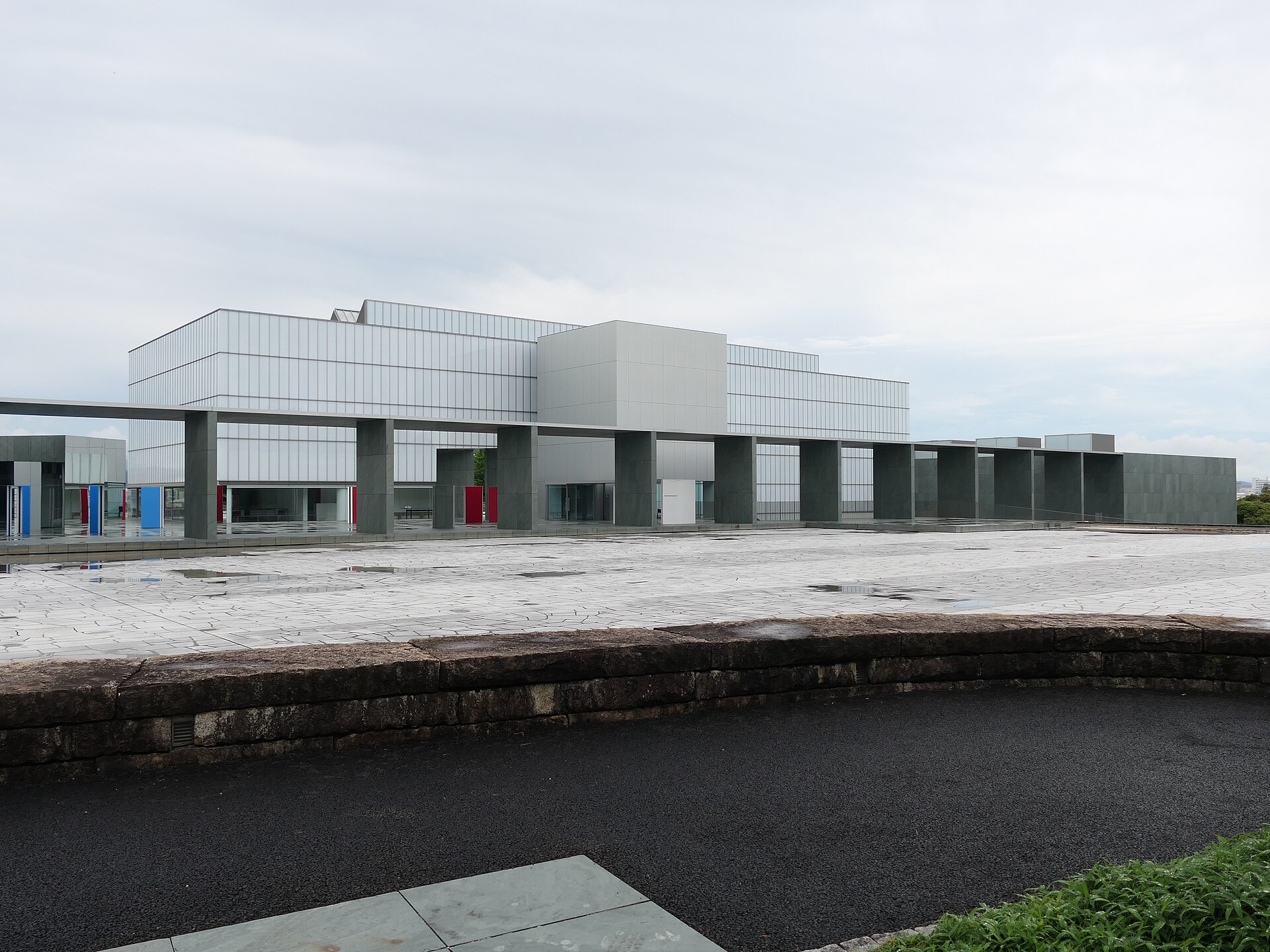 豊田市美術館の建物